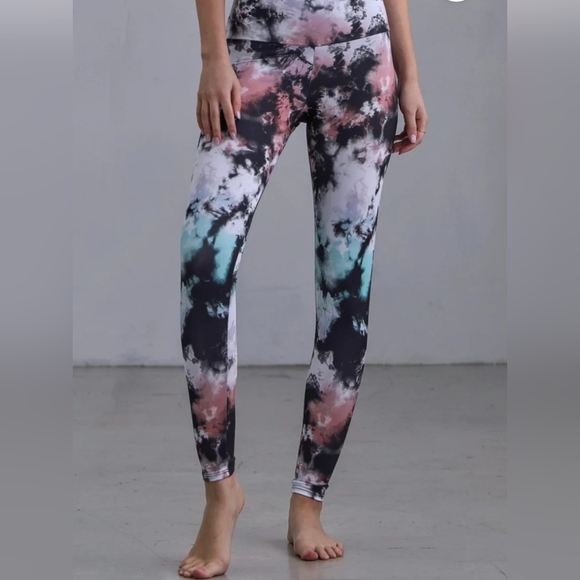 Onzie for Cycle Bar High Basic Midi Leggings, True Romance Tie Dye, XL - Picture 1 of 9